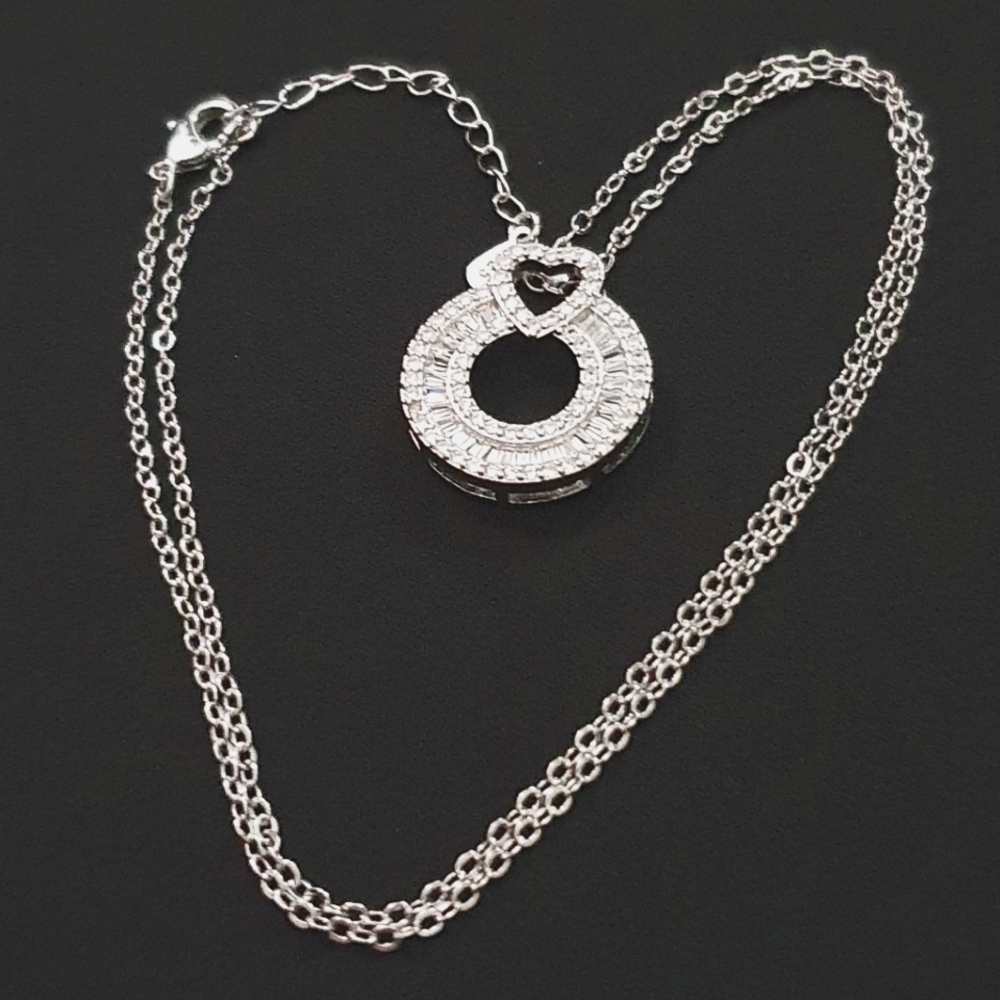 ❤New Silver Heart Round Pendant Necklace - Picture 2 of 2